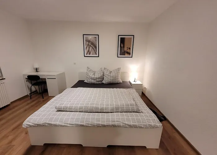Living Flat, Eine Wohnung Mit Zwei Schlafzimmern Und Balkon