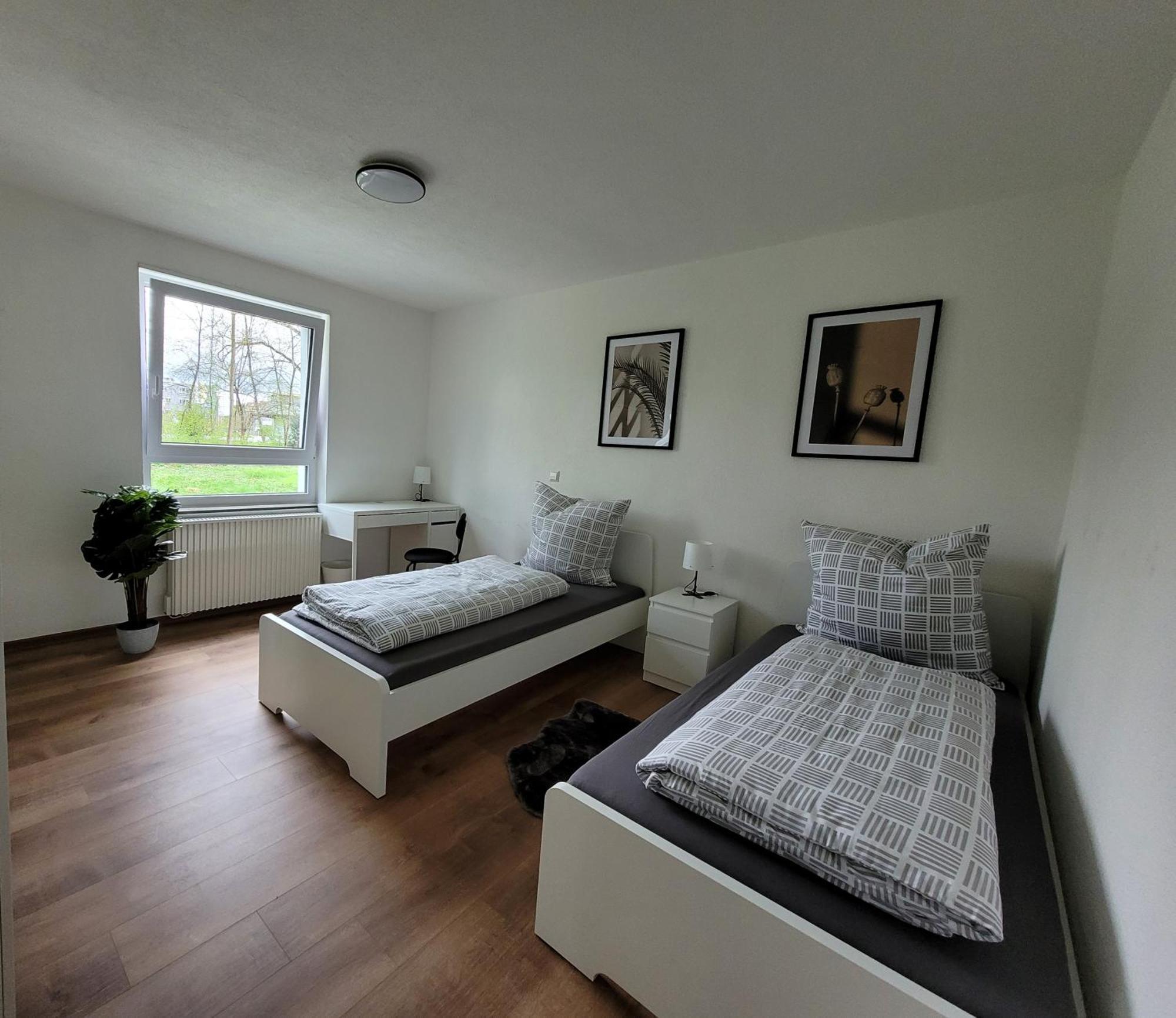 Living Flat, Eine Mit Zwei Schlafzimmern Und Balkon Apartment