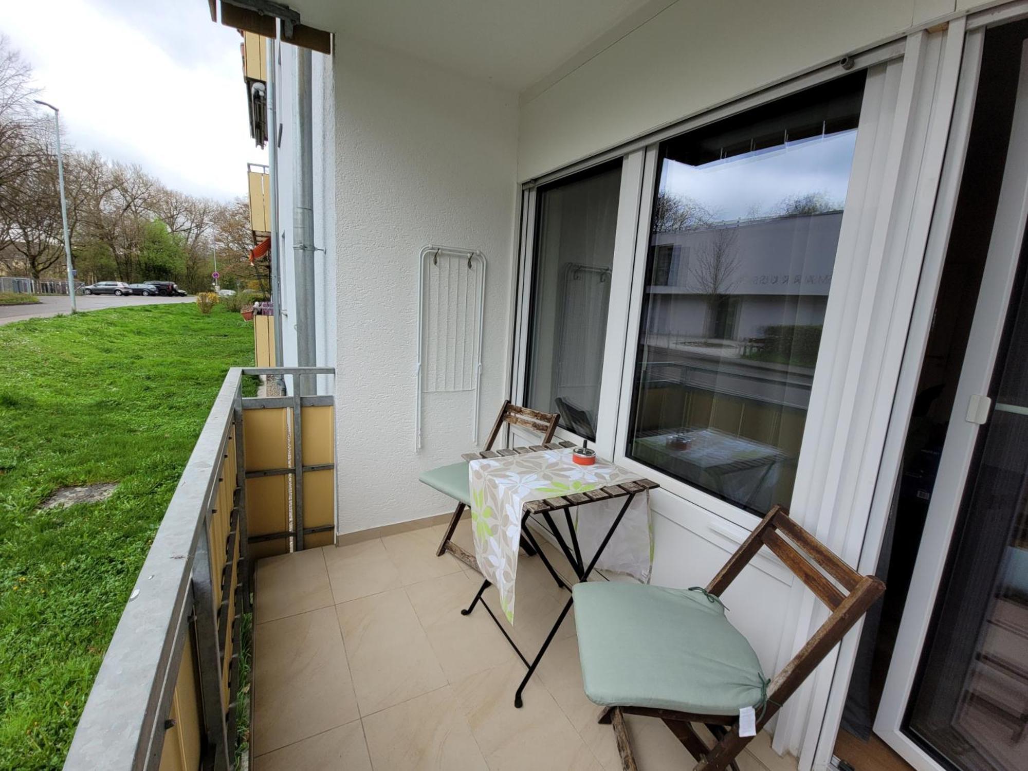 Living Flat, Eine Mit Zwei Schlafzimmern Und Balkon * Schorndorf (Baden-Wurttemberg)
